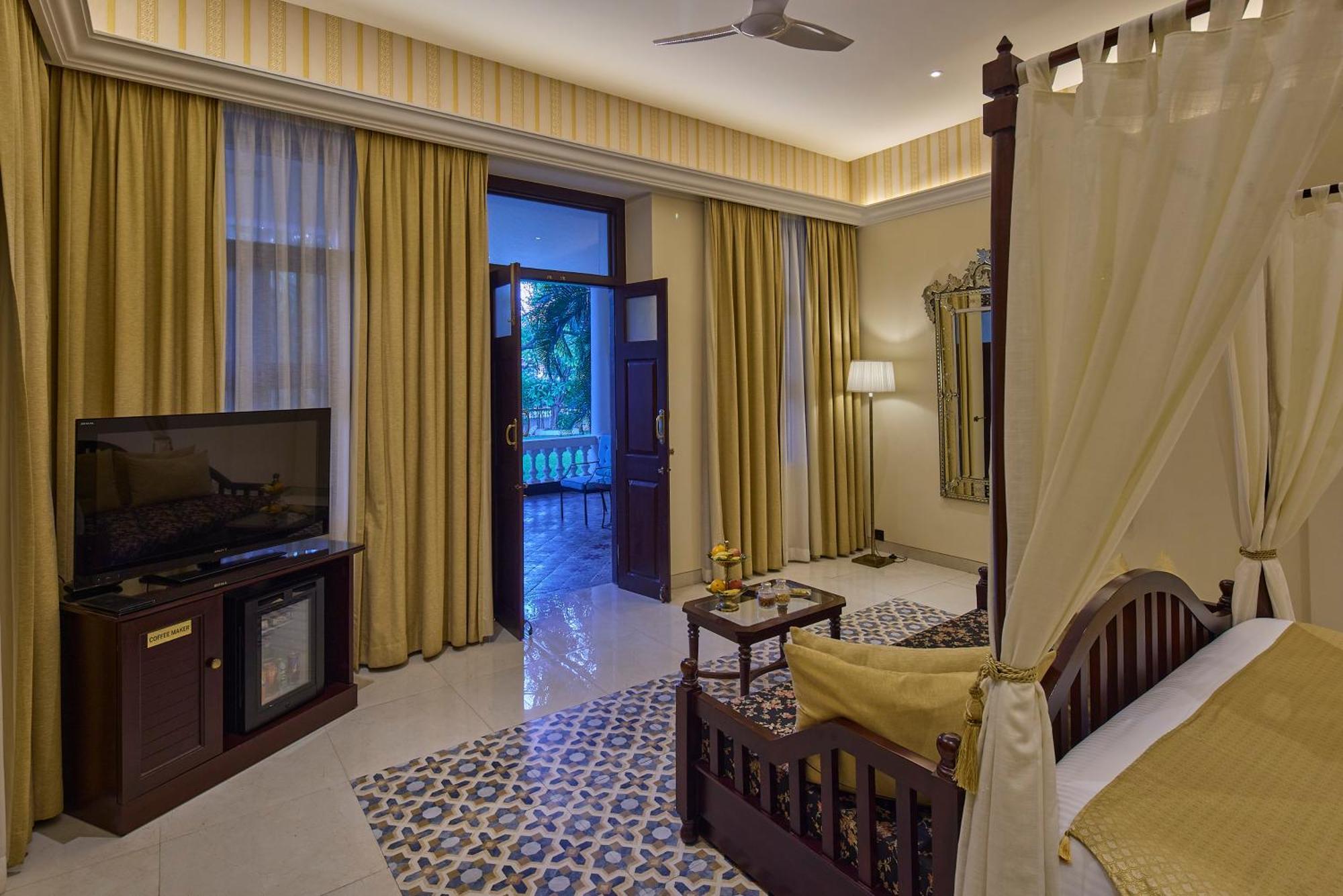 Royal Orchid Metropole Mysore Exterior foto