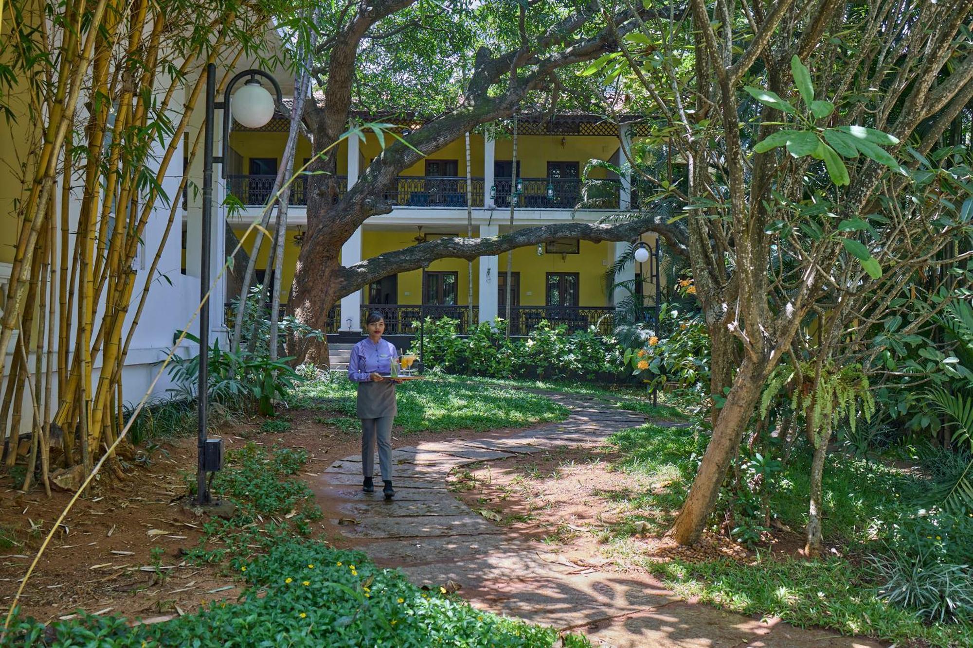 Royal Orchid Metropole Mysore Exterior foto