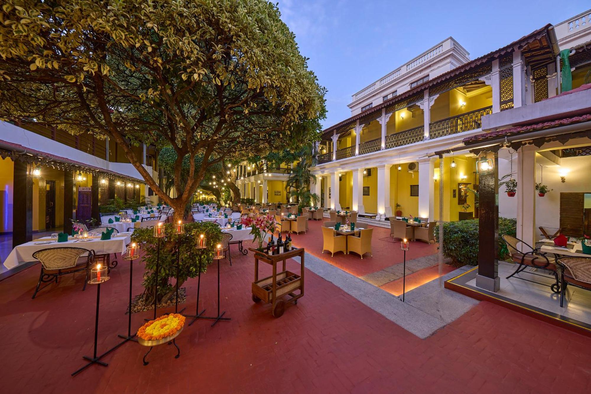 Royal Orchid Metropole Mysore Exterior foto