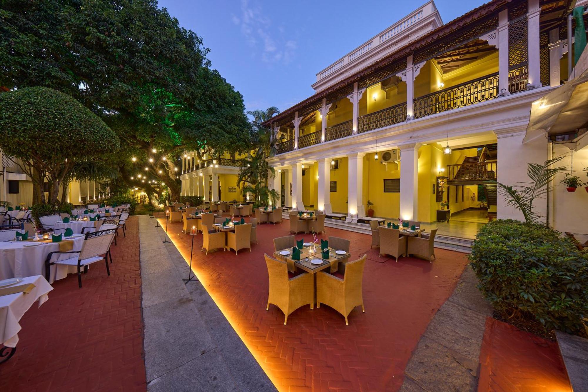Royal Orchid Metropole Mysore Exterior foto